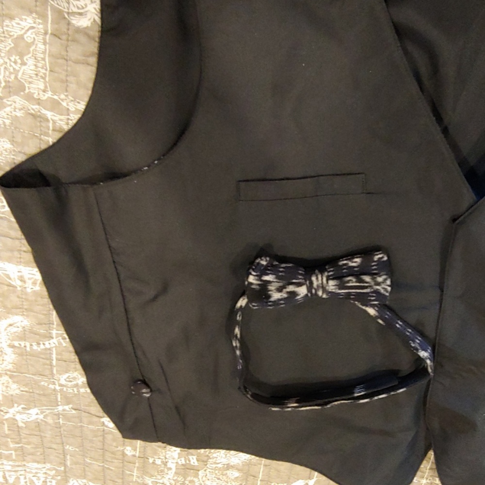 Beautiful Vest - Picture 3 of 3